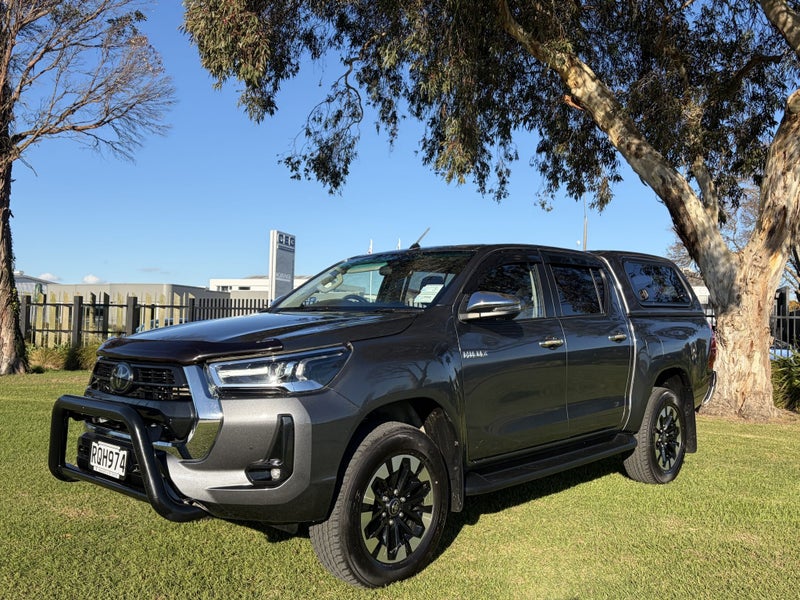 2023 Toyota Hilux SR5 4WD 2.8DT Auto Double Cab image 3
