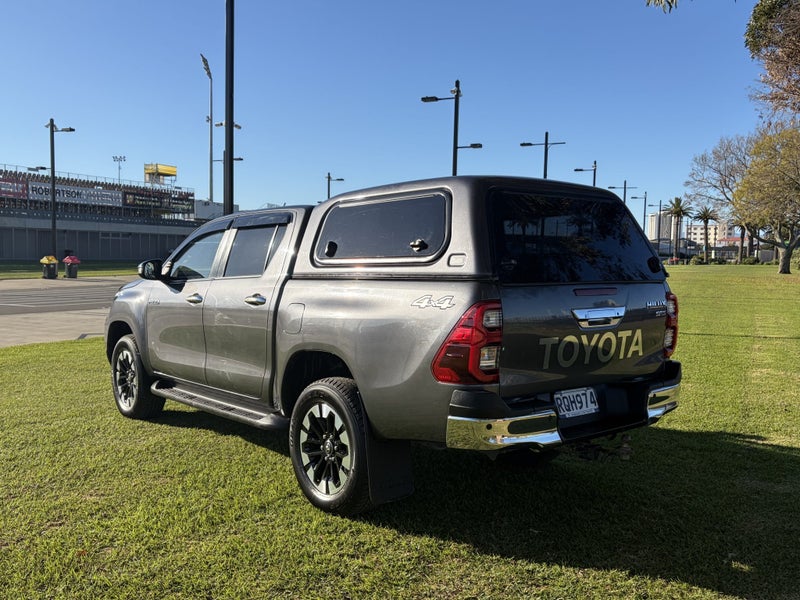 2023 Toyota Hilux SR5 4WD 2.8DT Auto Double Cab image 5