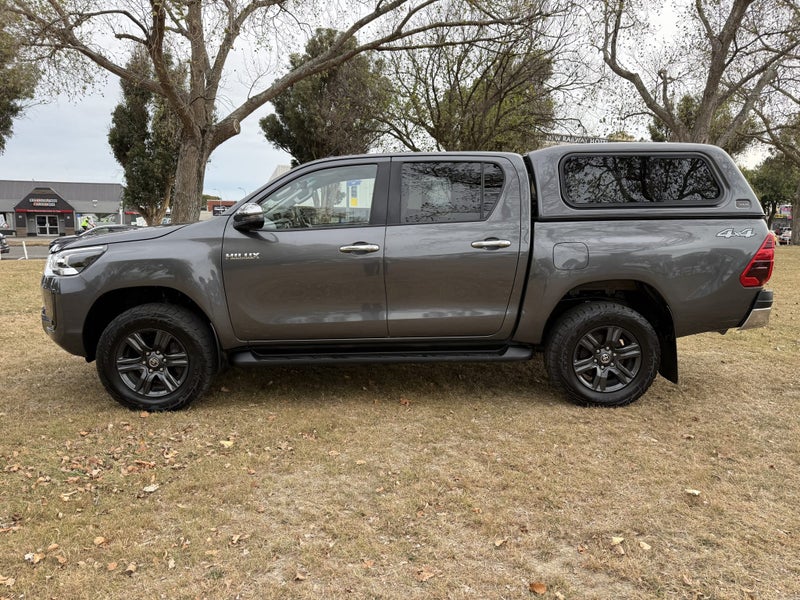 2023 Toyota Hilux SR5 4WD 2.8DT Manual Double C... image 4