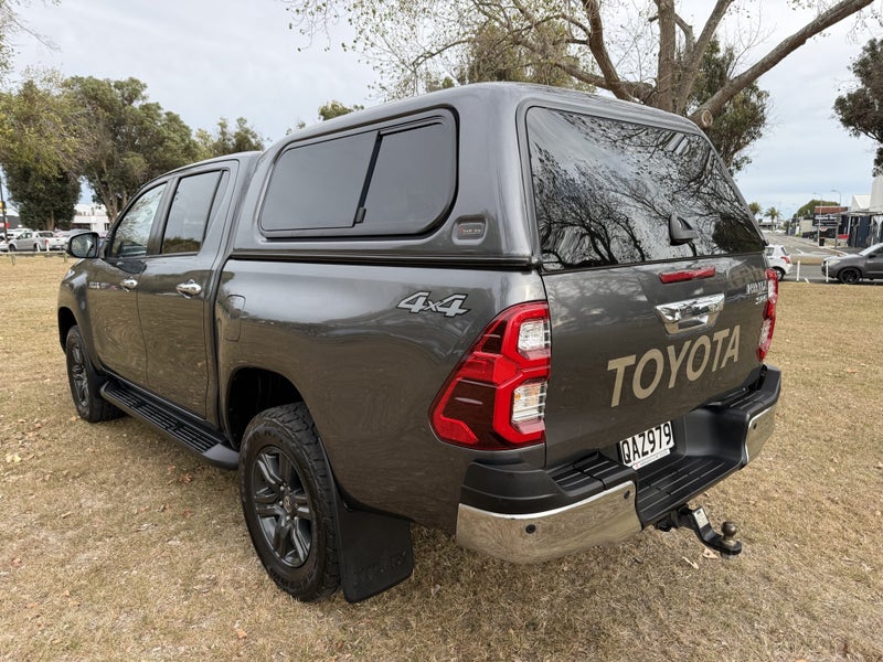 2023 Toyota Hilux SR5 4WD 2.8DT Manual Double C... image 5
