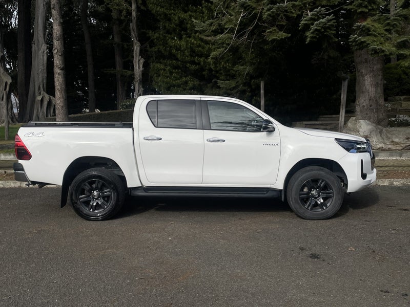 2023 Toyota Hilux SR5 4WD image 3