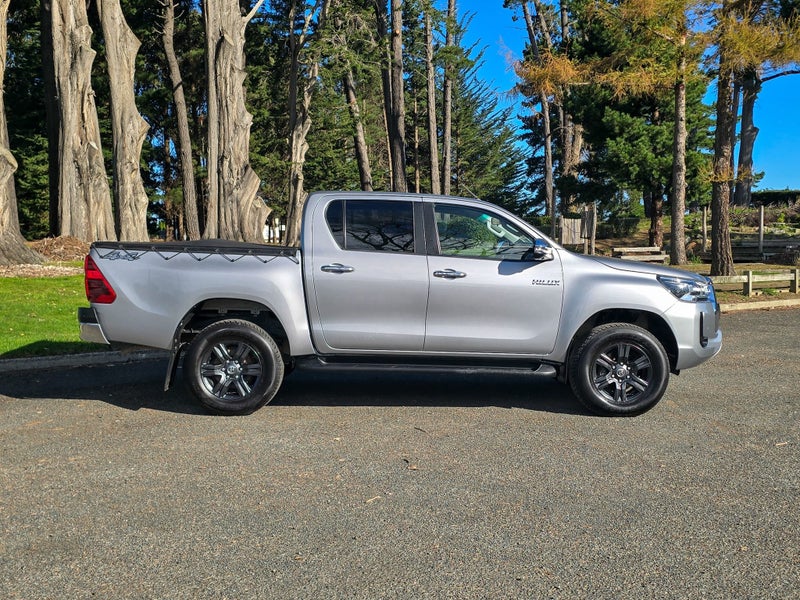 2023 Toyota Hilux SR5 4WD image 2