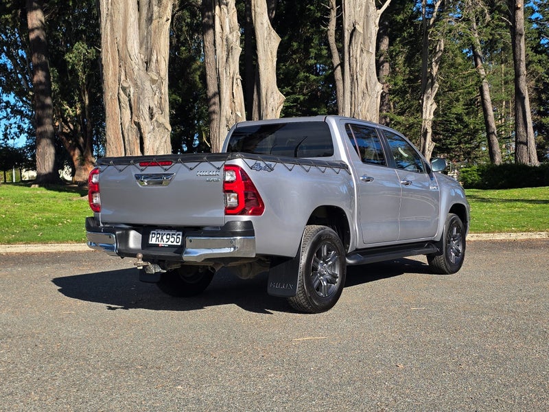 2023 Toyota Hilux SR5 4WD image 3