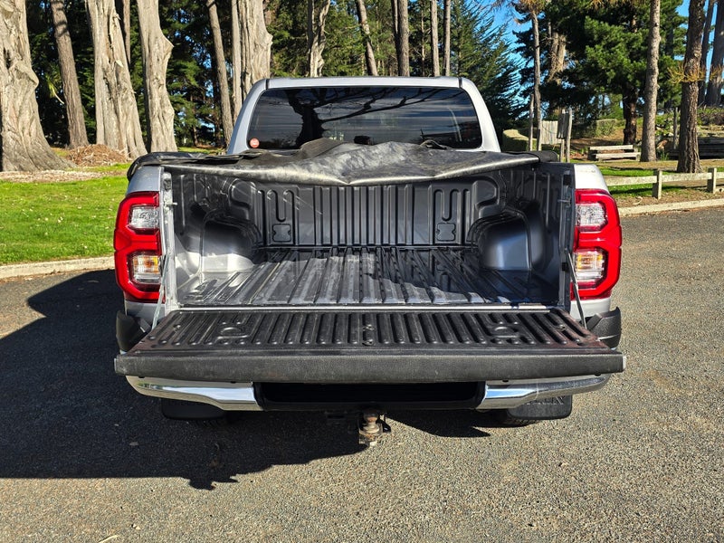 2023 Toyota Hilux SR5 4WD image 5