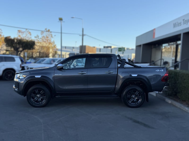 2023 Toyota Hilux SR5 Auto 4WD/4X4, Push Start image 4