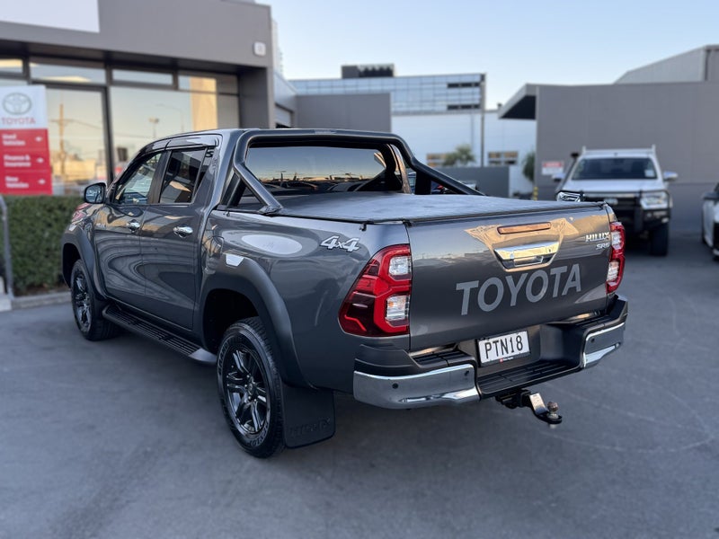 2023 Toyota Hilux SR5 Auto 4WD/4X4, Push Start image 5