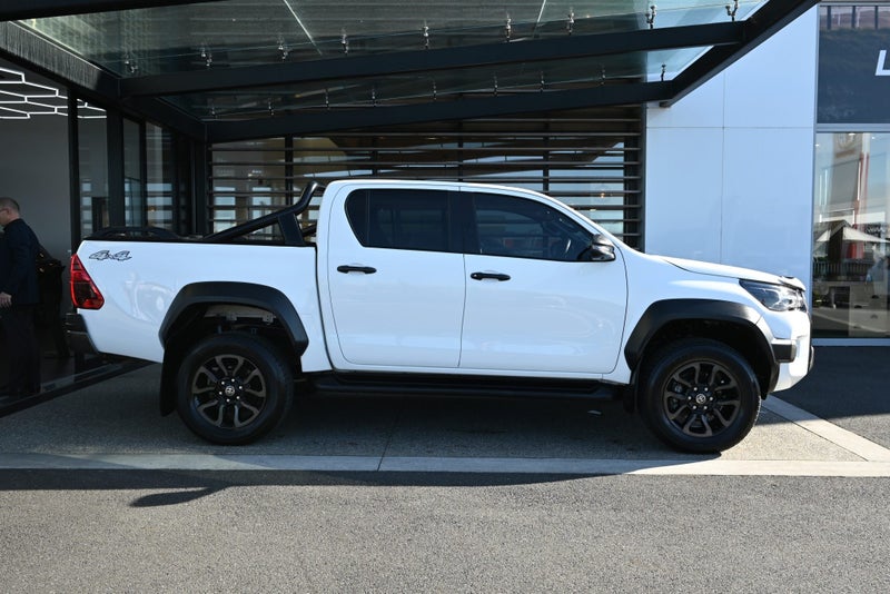 2023 Toyota Hilux SR5 Cruiser 2.8 Turbo Diesel... image 5