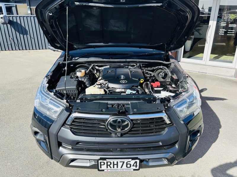 2023 Toyota Hilux SR5 CRUISER 2.8DT Automatic 4... image 3