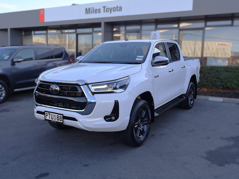 2023 Toyota Hilux SR5 PRERUNNER 2WD, Auto image 3
