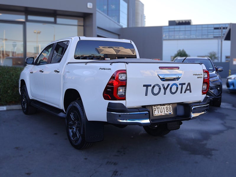 2023 Toyota Hilux SR5 PRERUNNER 2WD, Auto image 5