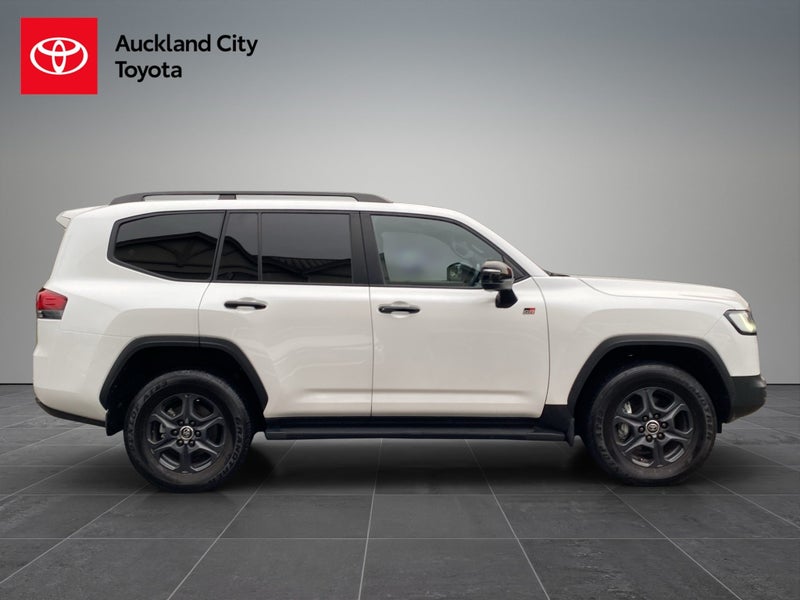 2023 Toyota Land Cruiser 300 3.3D GR Sport 4WD... image 2