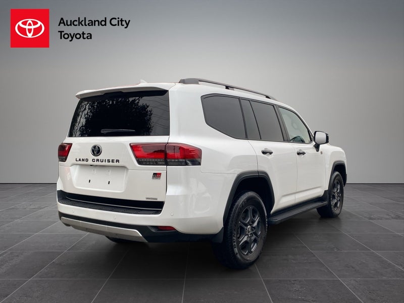 2023 Toyota Land Cruiser 300 3.3D GR Sport 4WD... image 3