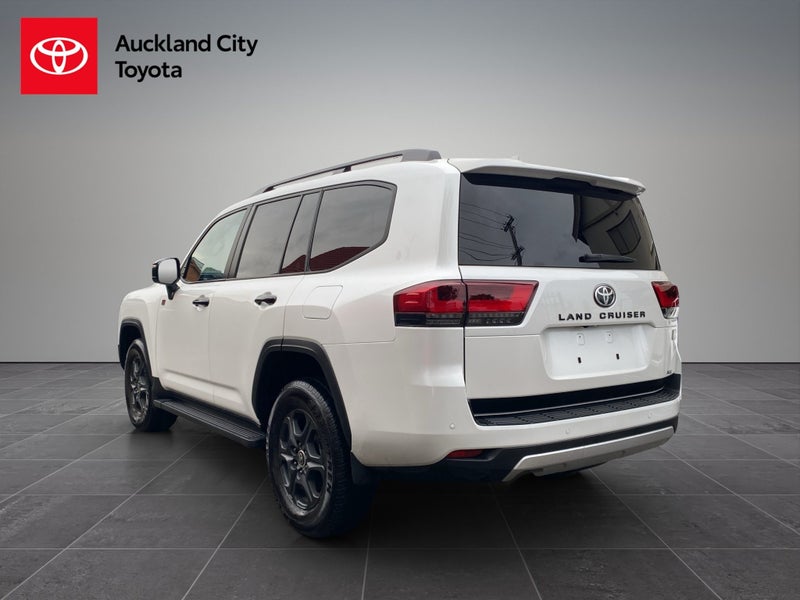2023 Toyota Land Cruiser 300 3.3D GR Sport 4WD... image 4
