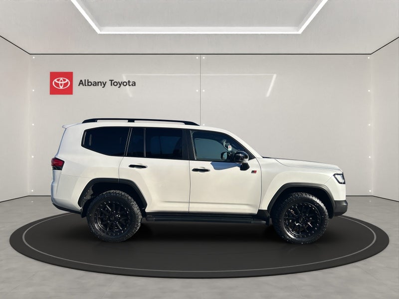 2023 Toyota Land Cruiser 300 3.3D GR Sport 4WD... image 2