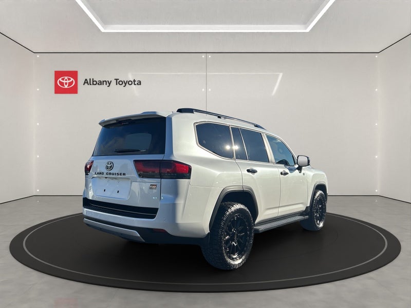 2023 Toyota Land Cruiser 300 3.3D GR Sport 4WD... image 3