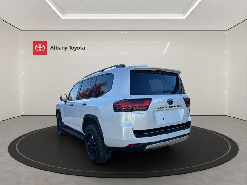 2023 Toyota Land Cruiser 300 3.3D GR Sport 4WD... image 4