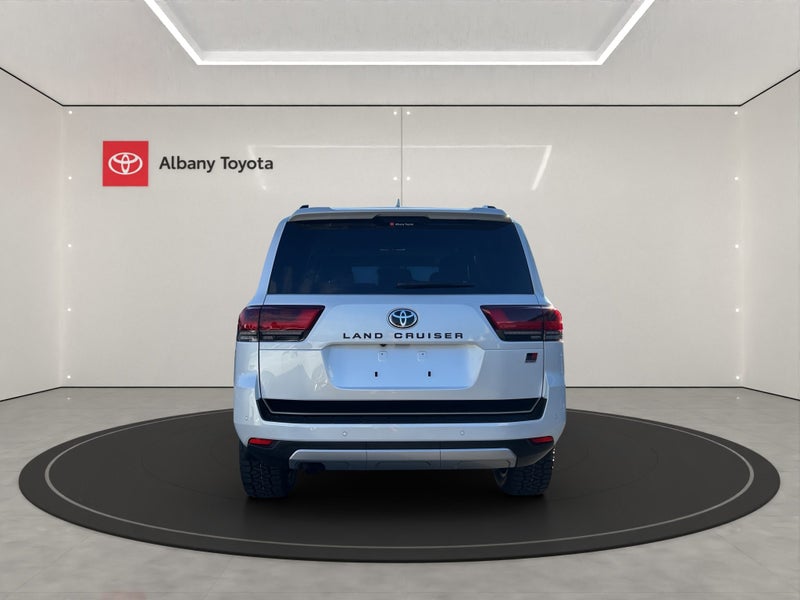 2023 Toyota Land Cruiser 300 3.3D GR Sport 4WD... image 5