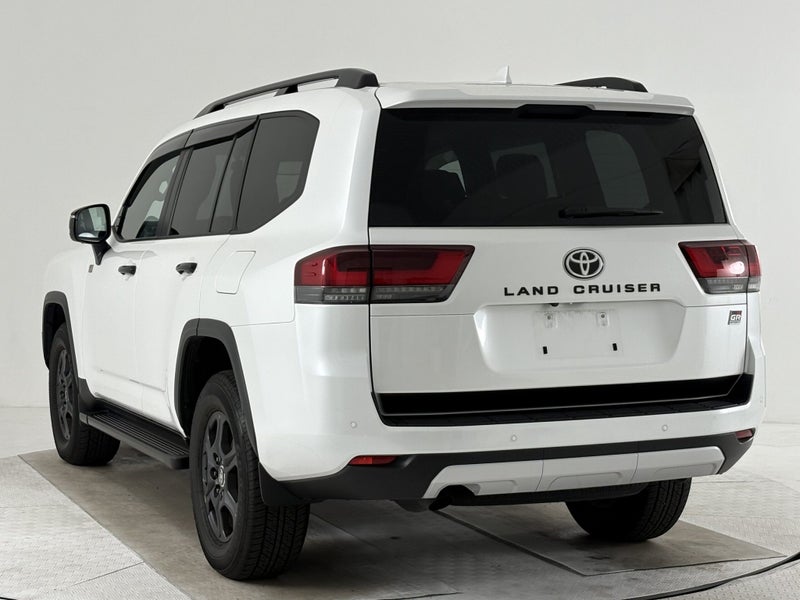 2023 Toyota Land Cruiser 300 3.3D GR Sport 4WD... image 4