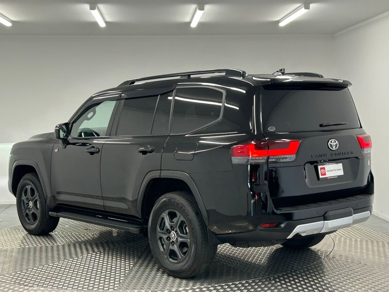 2023 Toyota Land Cruiser 300 3.5P GR Sport 4WD image 5