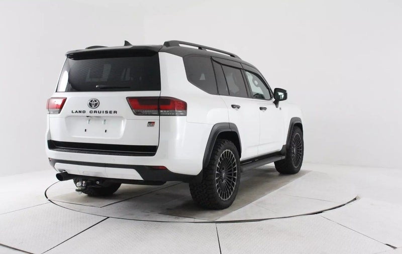 2023 Toyota Land Cruiser 300 3.5P GR Sport 4WD image 3