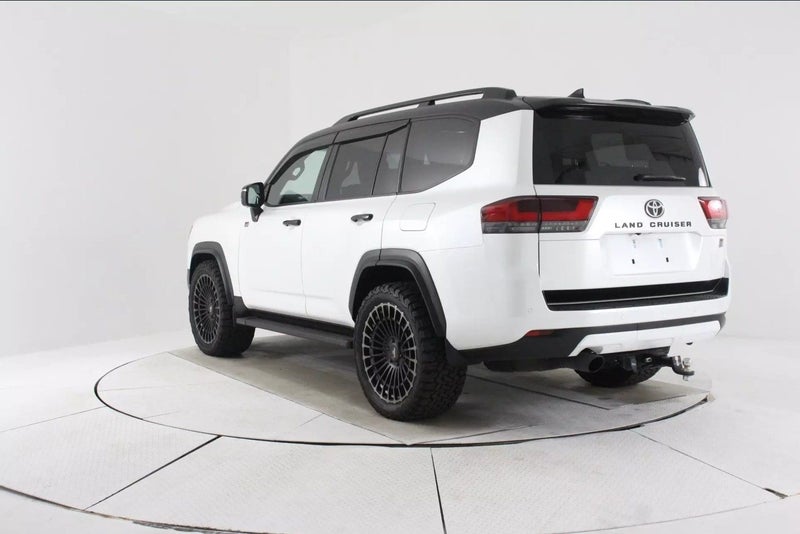 2023 Toyota Land Cruiser 300 3.5P GR Sport 4WD image 5