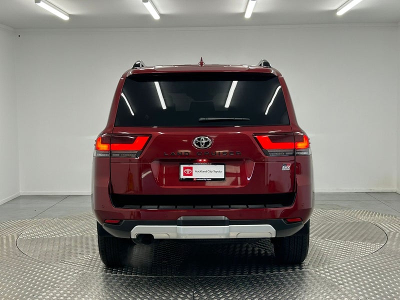 2023 Toyota Land Cruiser 300 3.5P GR Sport 4WD image 4