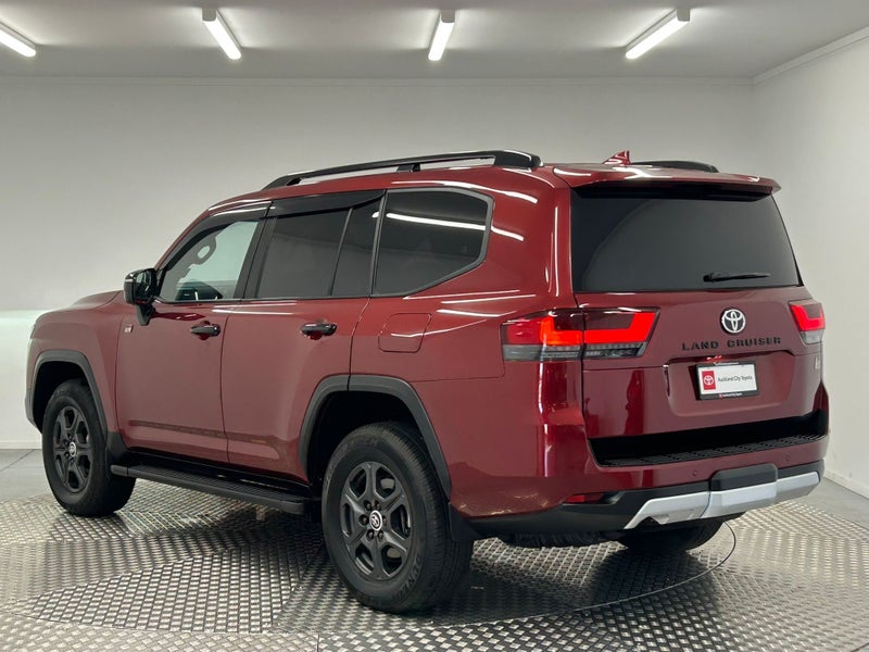 2023 Toyota Land Cruiser 300 3.5P GR Sport 4WD image 5