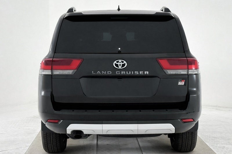 2023 Toyota Land Cruiser 300 3.5P GR Sport 4WD image 4