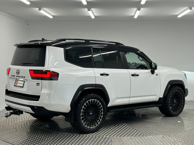 2023 Toyota Land Cruiser 300 3.5P GR Sport 4WD image 3