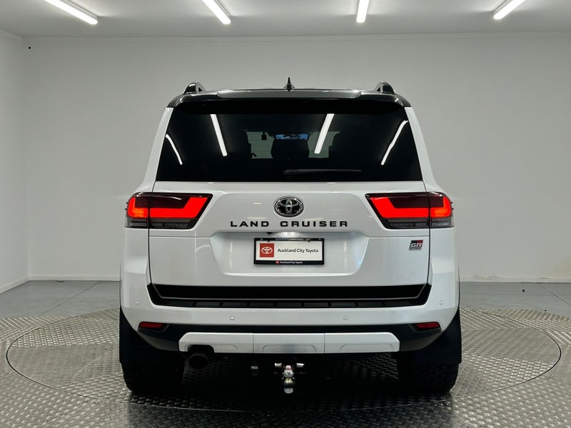2023 Toyota Land Cruiser 300 3.5P GR Sport 4WD image 4
