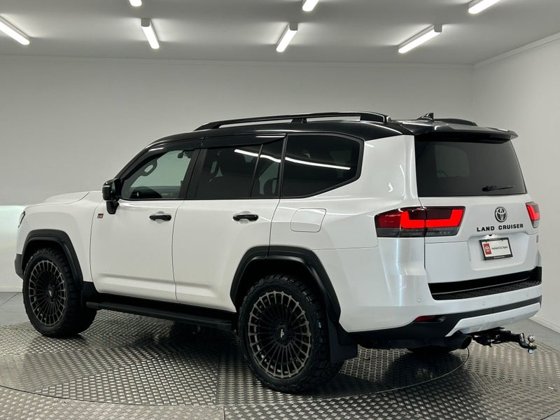 2023 Toyota Land Cruiser 300 3.5P GR Sport 4WD image 5