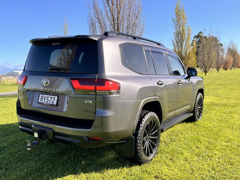 2023 Toyota Land Cruiser 300 VX 3.3DT 10AT 4WD... image 4