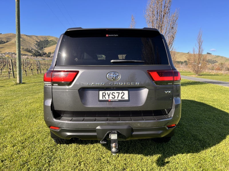 2023 Toyota Land Cruiser 300 VX 3.3DT 10AT 4WD... image 5