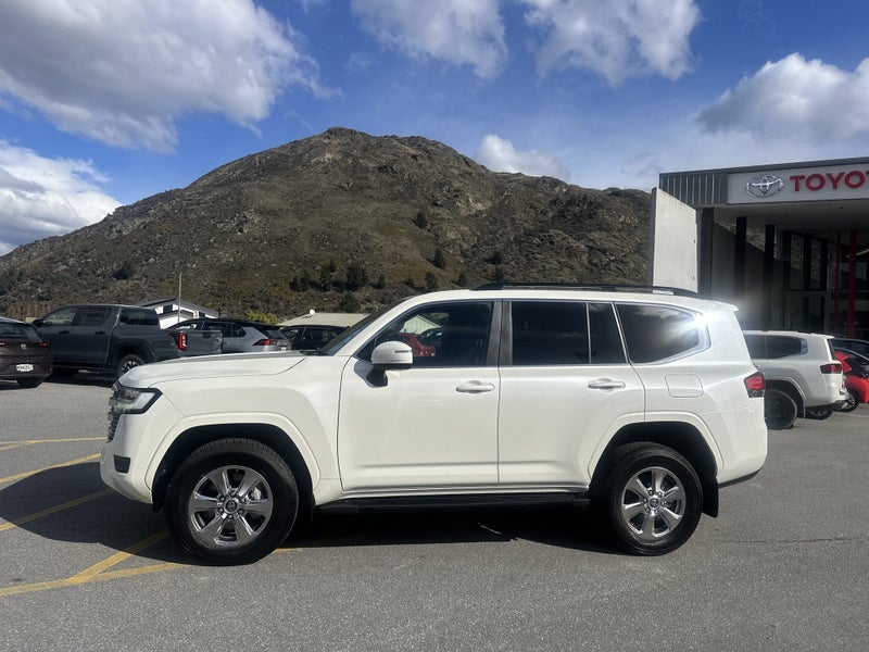 2023 Toyota Land Cruiser 300 VX 3.3DT 10AT 4WD... image 3