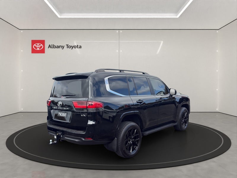 2023 Toyota Land Cruiser 300 VX 3.3DT 10AT 4WD... image 3