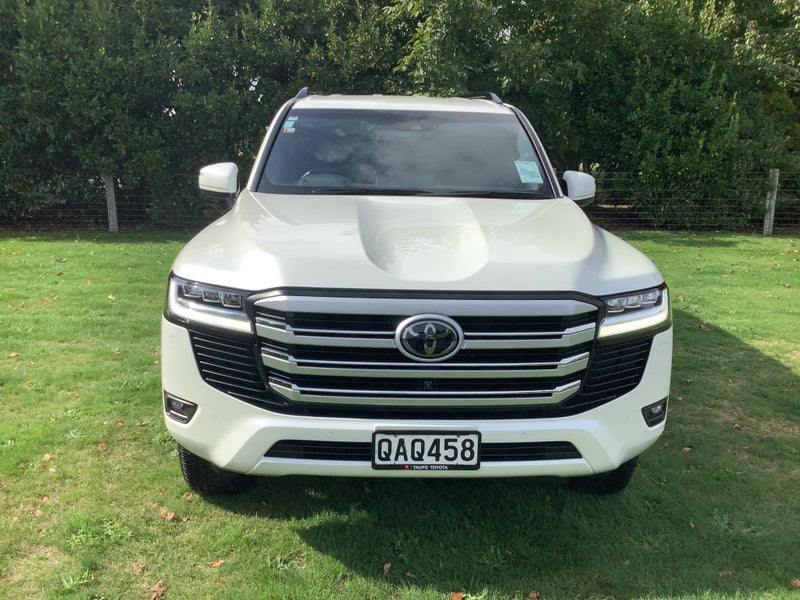 2023 Toyota Land Cruiser 300 VX 3.3DT image 3