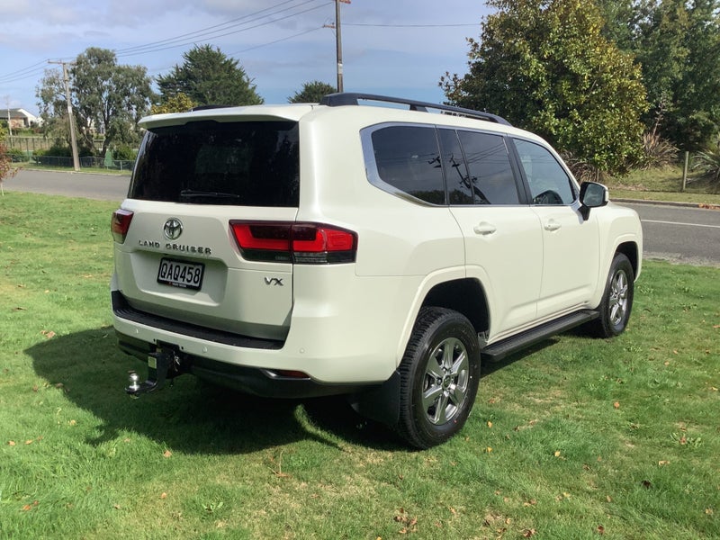 2023 Toyota Land Cruiser 300 VX 3.3DT image 5