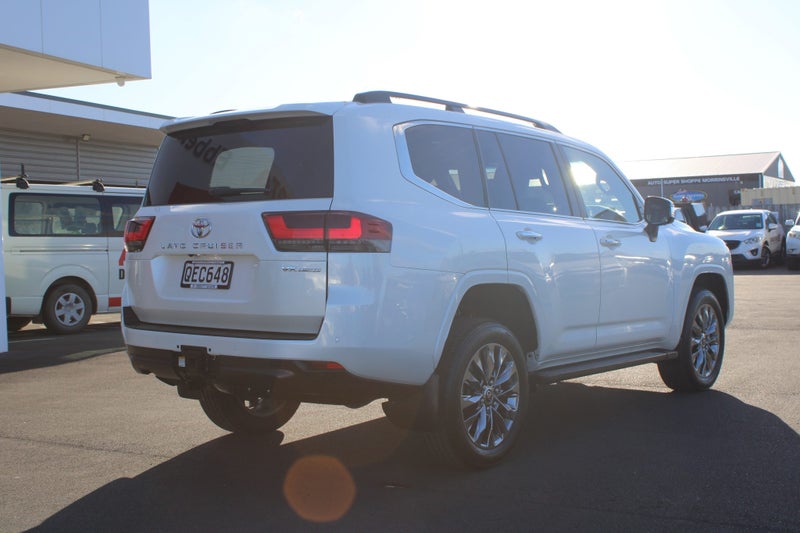 2023 Toyota Land Cruiser 300 VX Limited 3.3DT 1... image 3