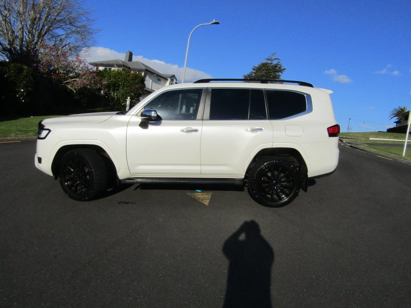 2023 Toyota Land Cruiser 300 VX Limited 3.3DT 1... image 3