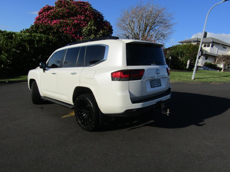 2023 Toyota Land Cruiser 300 VX Limited 3.3DT 1... image 4