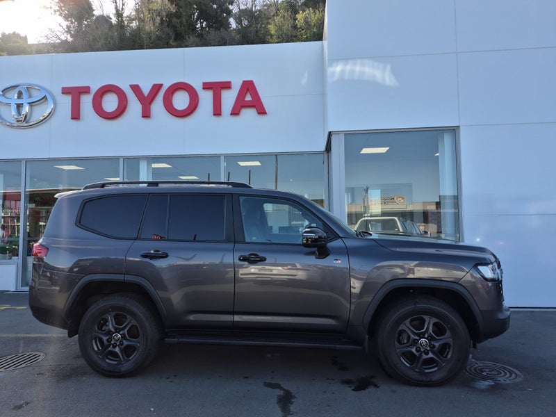 2023 Toyota Land Cruiser 3.3DT GR Sport 4WD Auto image 2
