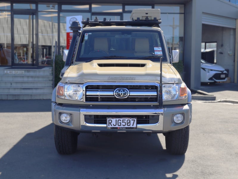 2023 Toyota Land Cruiser 70 LX 4.5 V8 WAGON image 2