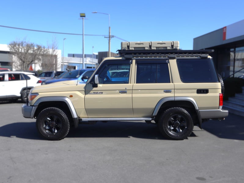 2023 Toyota Land Cruiser 70 LX 4.5 V8 WAGON image 4