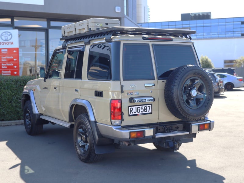 2023 Toyota Land Cruiser 70 LX 4.5 V8 WAGON image 5