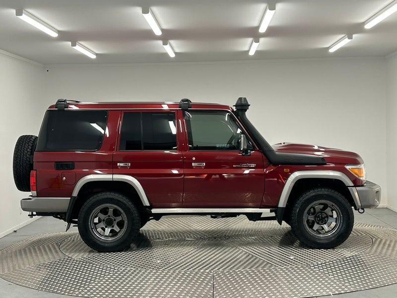 2023 Toyota Land Cruiser 70 LX 4.5DT 4WD image 2