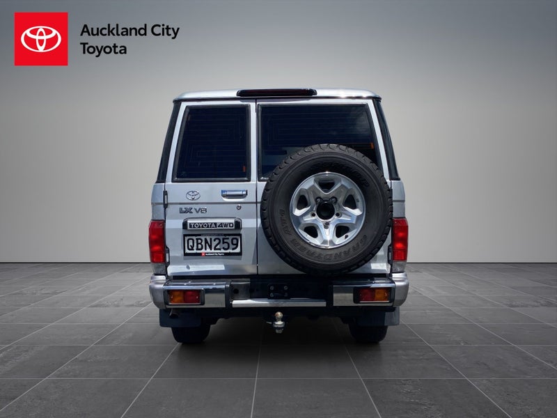 2023 Toyota Land Cruiser 70 LX 4.5DT 5MT 4WD image 4