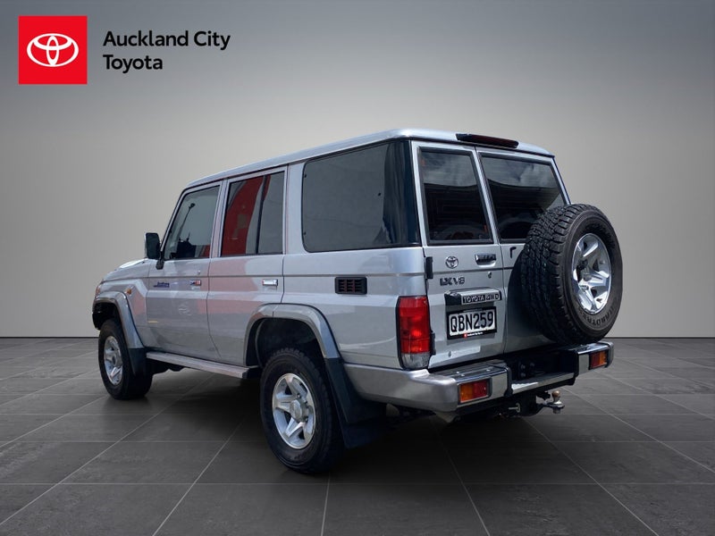 2023 Toyota Land Cruiser 70 LX 4.5DT 5MT 4WD image 5