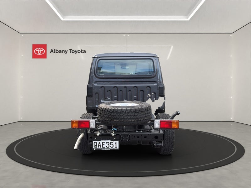 2023 Toyota Land Cruiser 70 LX 4.5DT 5MT 4WD DC... image 4
