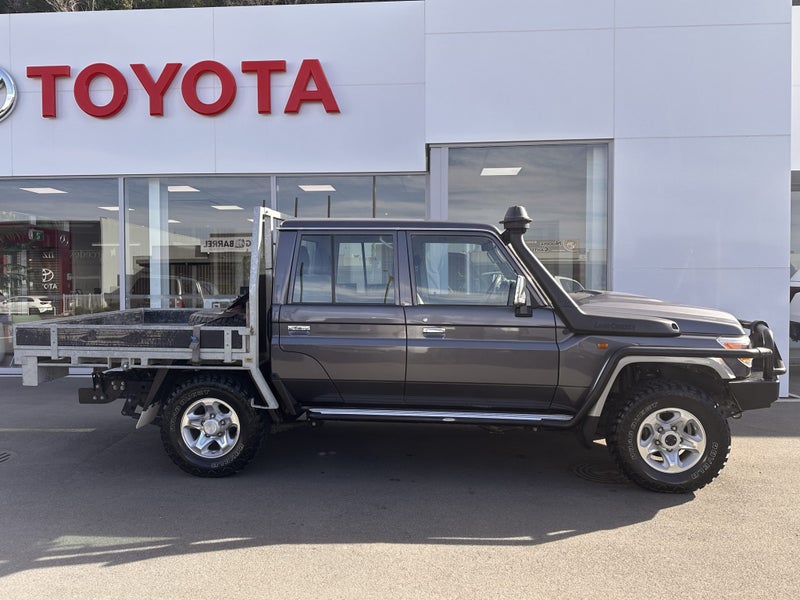 2023 Toyota Land Cruiser 70 LX 4.5DT Manual 4WD image 2