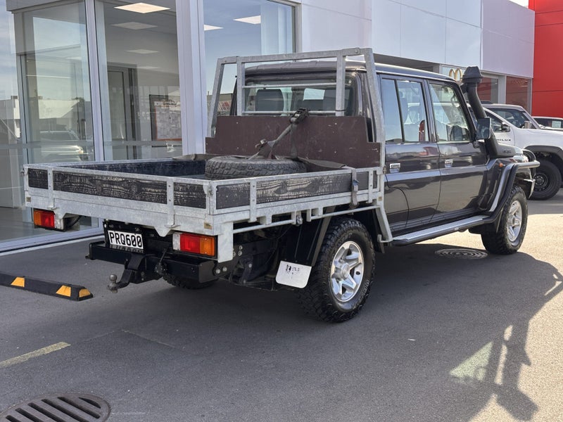 2023 Toyota Land Cruiser 70 LX 4.5DT Manual 4WD image 3